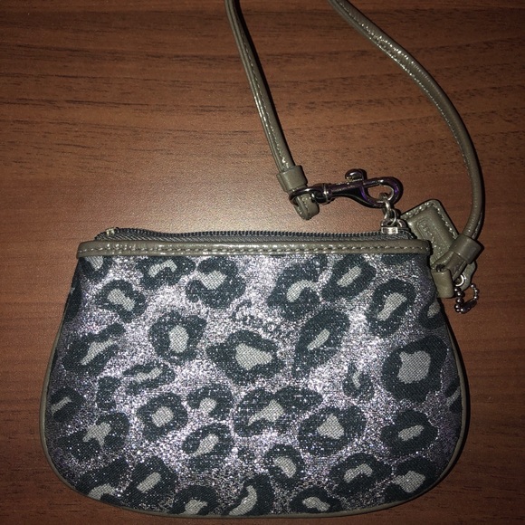 Coach hand/change wallet - Picture 2 of 4